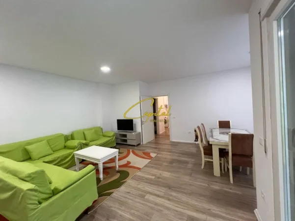 Tirane, jepet me qera apartament 2+1 Kati 1, 104 m² 550 € (UNIVERS CITY)