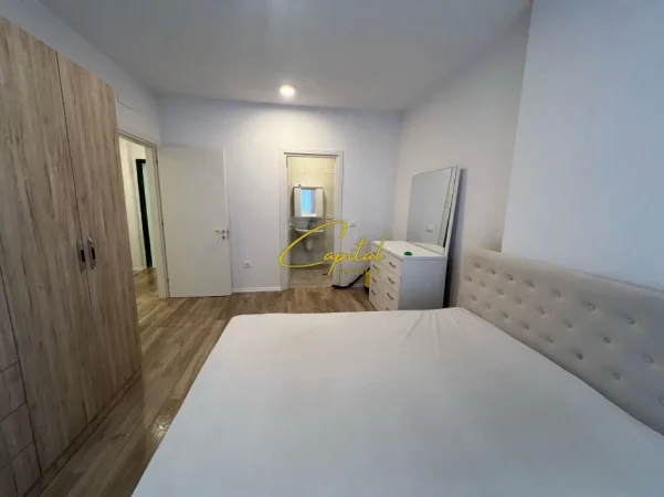 Tirane, jepet me qera apartament 2+1 Kati 1, 104 m² 550 € (UNIVERS CITY)