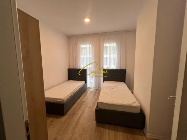Tirane, jepet me qera apartament 2+1 Kati 1, 104 m² 550 € (UNIVERS CITY)