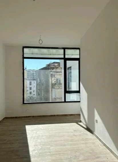 Tirane, jepet me qera zyre , 35 m² 550 € 
