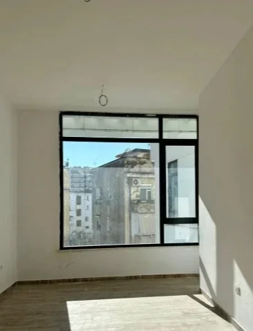 Tirane, jepet me qera zyre , 35 m² 550 € 