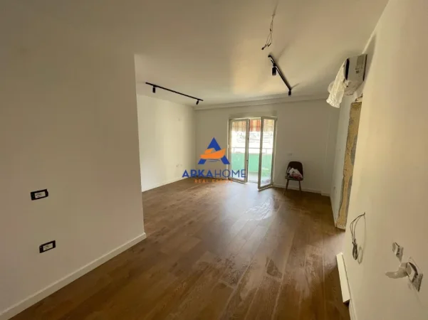 Tirane, jepet me qera apartament 1+1+Ballkon Kati 3, 67 m² 1.000 € 