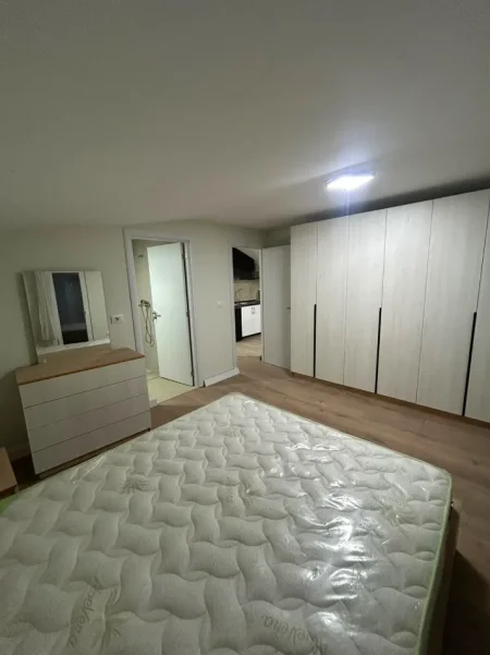Tirane, jepet me qera tek UET nga Pronari, pa-komision apartament 2+1+Ballkon Kati 3, 107 m² 450 € (Vasil Nathanaili)