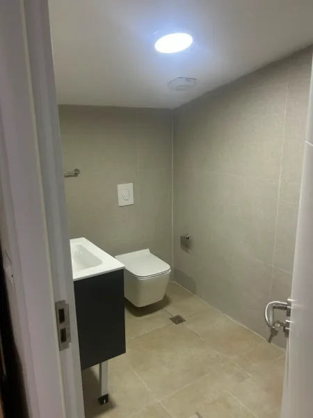 Tirane, jepet me qera tek UET nga Pronari, pa-komision apartament 2+1+Ballkon Kati 3, 107 m² 450 € (Vasil Nathanaili)