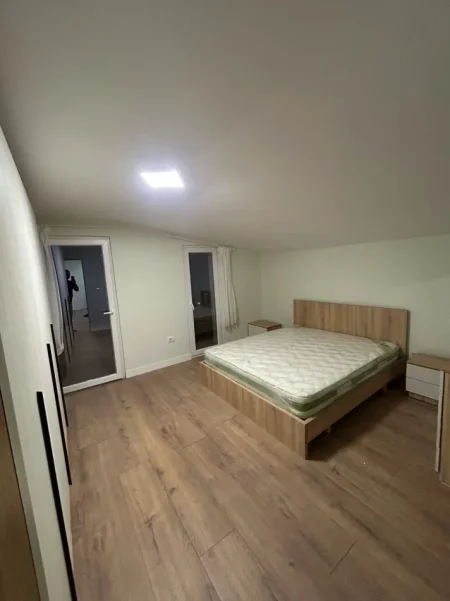 Tirane, jepet me qera tek UET nga Pronari, pa-komision apartament 2+1+Ballkon Kati 3, 107 m² 450 € (Vasil Nathanaili)