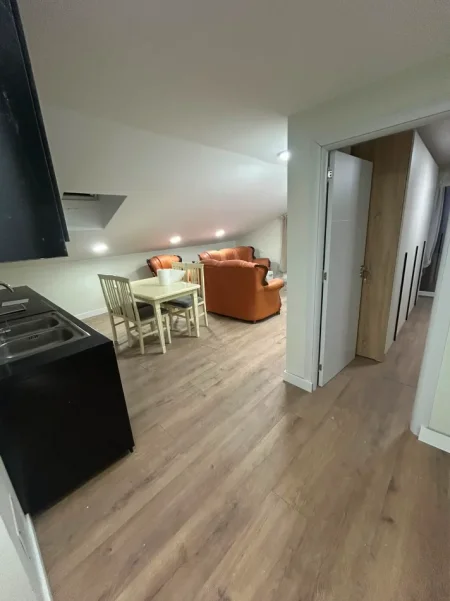 Tirane, jepet me qera tek UET nga Pronari, pa-komision apartament 2+1+Ballkon Kati 3, 107 m² 450 € (Vasil Nathanaili)