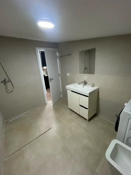 Tirane, jepet me qera tek UET nga Pronari, pa-komision apartament 2+1+Ballkon Kati 3, 107 m² 450 € (Vasil Nathanaili)