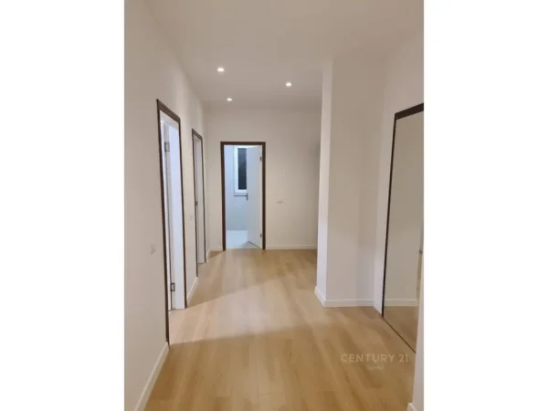 Tirane, jepet me qera apartament 2+1 Kati 9, 105 m² 600 € (Yzberisht SPEED143389)