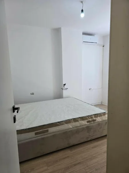 Tirane, jepet me qera apartament 1+1 Kati 2, 80 m² 500 € (5 MAJI)
