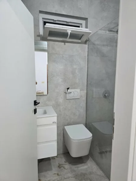 Tirane, jepet me qera apartament 1+1 Kati 2, 80 m² 500 € (5 MAJI)