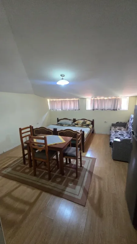 Tirane, jepet me qera garsonier 1+1 Kati 5, 40 m² 260 € (selvia)