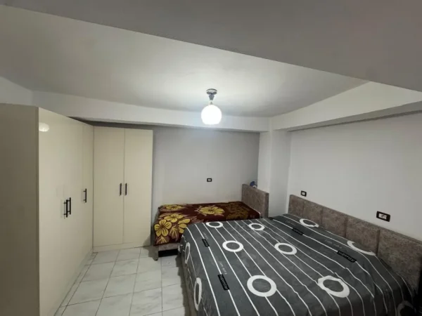 Tirane, jepet me qera apartament 1+1 Kati 1, 70 m² 400 € (The New Bazaar)