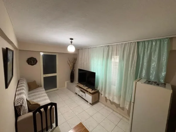 Tirane, jepet me qera apartament 1+1 Kati 1, 70 m² 400 € (The New Bazaar)