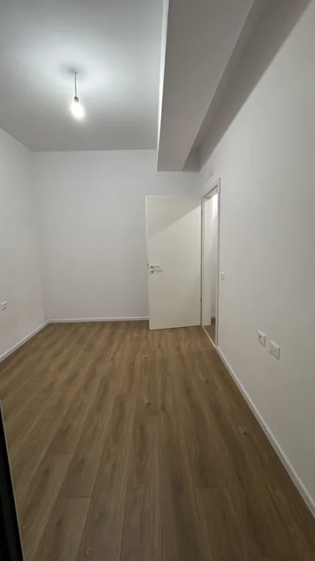Tirane, jepet me qera apartament 1+1 Kati 4, 61 m² 300 € (Ali Demi)