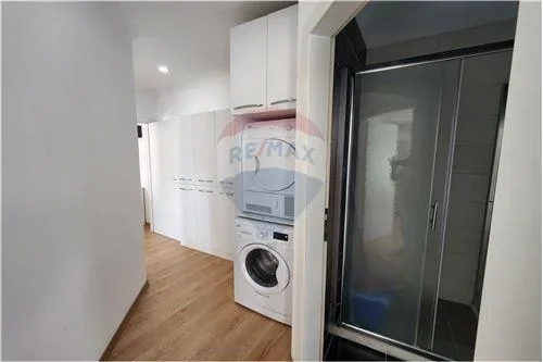Tirane, jepet me qera apartament 2+1 Kati 9, 79 m² 650 € (Rruga Frosina Plaku)