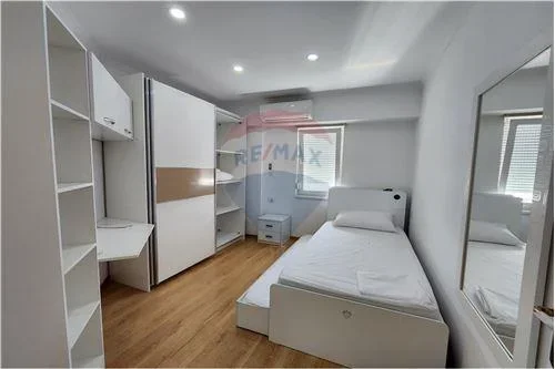 Tirane, jepet me qera apartament 2+1 Kati 9, 79 m² 650 € (Rruga Frosina Plaku)