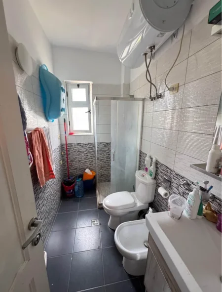 Tirane, shitet apartament 1+1 Kati 4, 49 m² 120.000 € (Mine Peza)