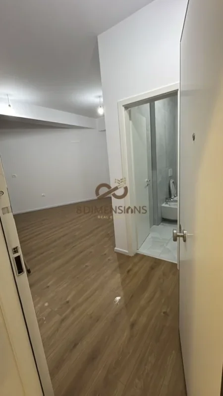 Tirane, jepet me qera apartament 1+1+Ballkon Kati 5, 61 m² 300 € (ali demi)