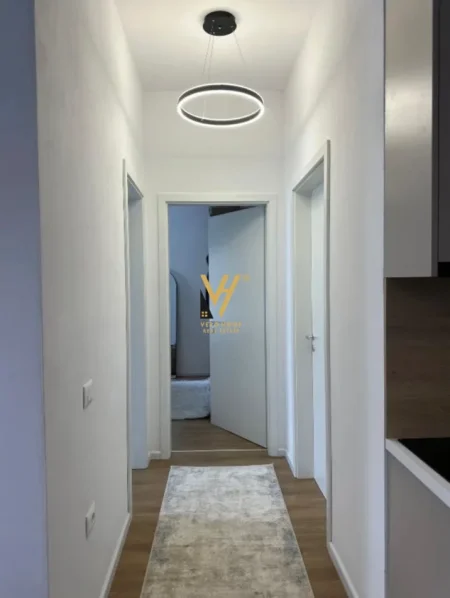 Tirane, jepet me qera apartament 2+1+Ballkon Kati 8, 80 m² 570 € (ALI DEMI)