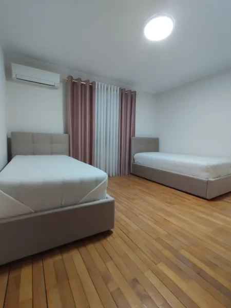 Tirane, jepet me qera apartament 2+1 Kati 2, 90 m² 800 € (RRUGA FORTUZI)