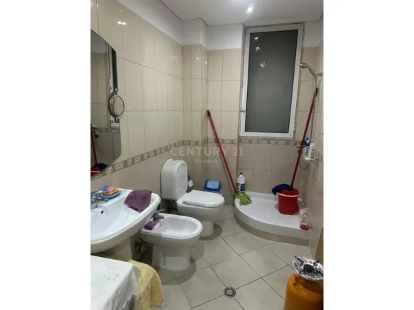 Tirane, shitet apartament 1+1 Kati 4, 57 m² 100.000 € (Oxhaku everest143414)