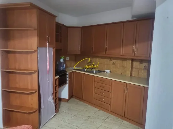Tirane, jepet me qera apartament 2+1 Kati 4, 90 m² 600 € (90)