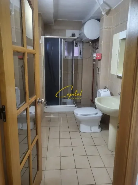 Tirane, jepet me qera apartament 2+1 Kati 4, 90 m² 600 € (90)