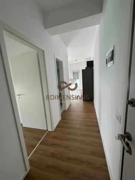 Tirane, jepet me qera apartament 1+1+Ballkon Kati 5, 65 m² 300 € (ali demi)