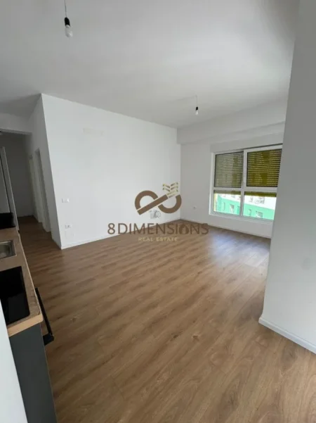 Tirane, jepet me qera apartament 1+1+Ballkon Kati 5, 65 m² 300 € (ali demi)