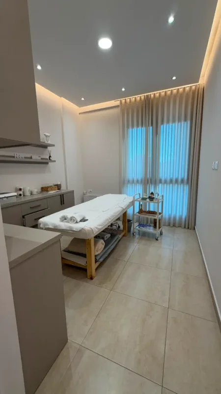 Tirane, jepet me qera zyre Kati 2, 100 m² 1.100 € (Square21)