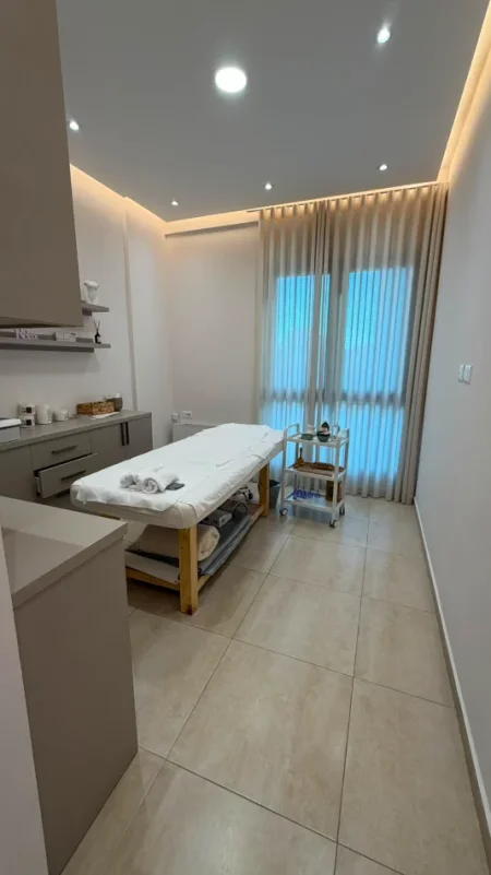 Tirane, jepet me qera zyre Kati 2, 100 m² 1.100 € (Square21)