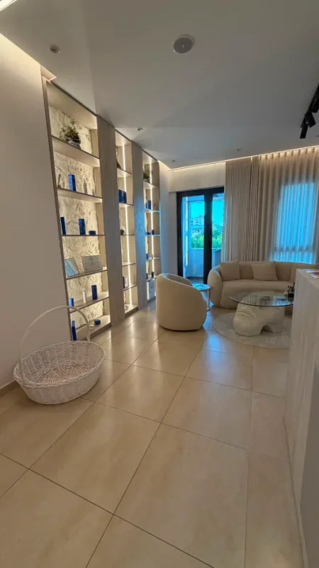 Tirane, jepet me qera zyre Kati 2, 100 m² 1.100 € (Square21)