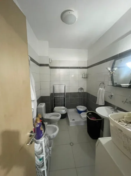Tirane, shes apartament 2+1+Ballkon Kati 2, 87 m² 150.000 € (Spitali Amerikan 3)