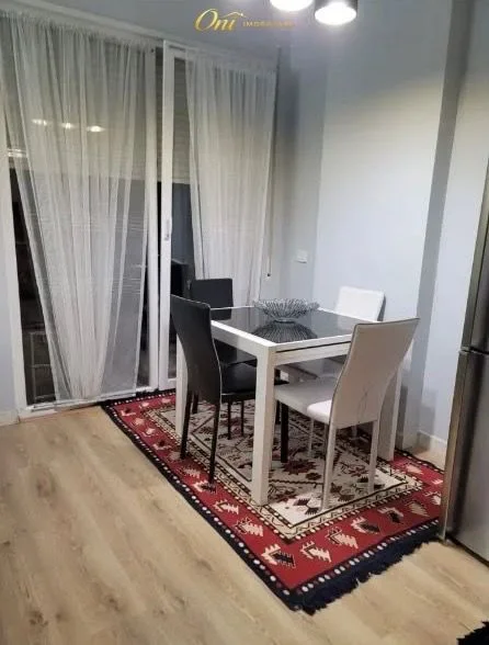 Tirane, jepet me qera apartament 2+1+Aneks+Ballkon Kati 6, 86 m² 600 € (RRUGA 5 MAJI)