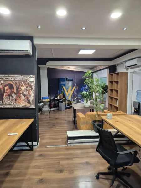 Tirane, jepet me qera zyre Kati 2, 150 m² 900 € (RRUGA E KAVAJES)