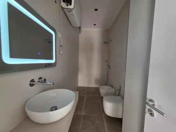 Tirane, jepet me qera zyre , 68 m² 750 € (Spring Residence)