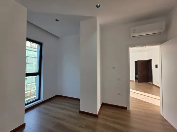 Tirane, jepet me qera zyre , 68 m² 750 € (Spring Residence)