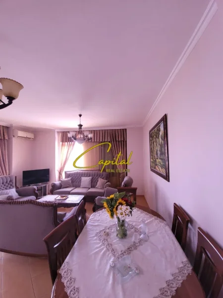 Tirane, jepet me qera apartament 2+1 Kati 8, 125 m² 750 € (ISH EKSPOZITA)