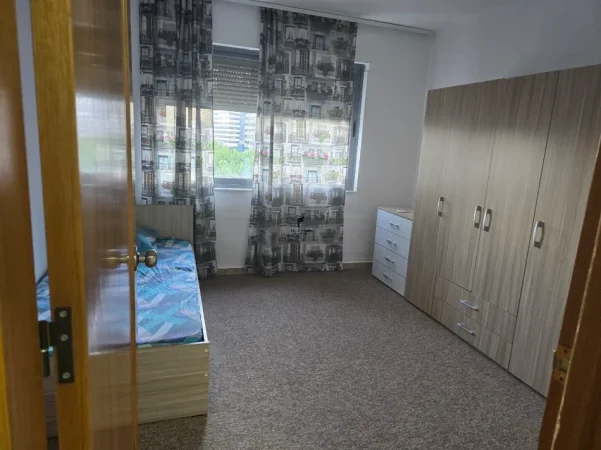 Tirane, jepet me qera apartament 2+1 Kati 4, 80 m² 650 € (9 KATESHET)