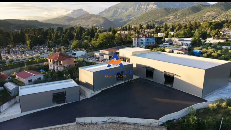 Tirane, jepet me qera ambjent biznesi Kati 0, 1.500 m² 15.991 € 