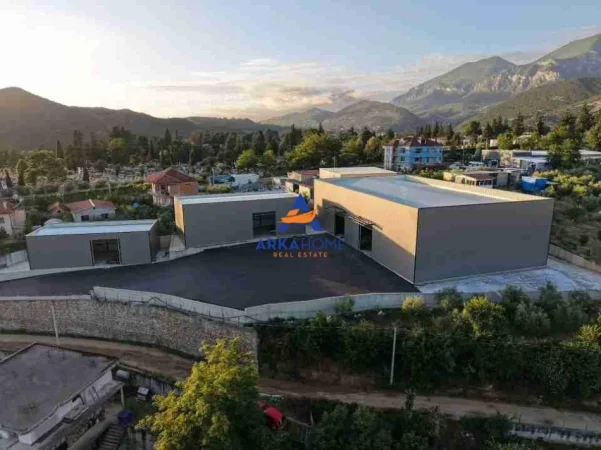 Tirane, jepet me qera ambjent biznesi Kati 0, 1.500 m² 15.991 € 
