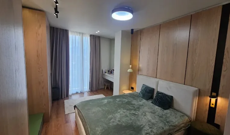 Tirane, jepet me qera apartament 1+1 Kati 10, 75 m² 900 €
