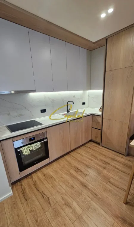 Tirane, jepet me qera apartament 1+1 Kati 10, 75 m² 900 € (REZIDENCA GOLDEN TOWER)