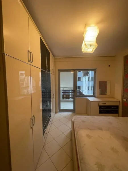 Tirane, jepet me qera apartament 2+1 Kati 4, 80 m² 470 € (Në Astir, Pranë Alpha Bank, Tiranë.)