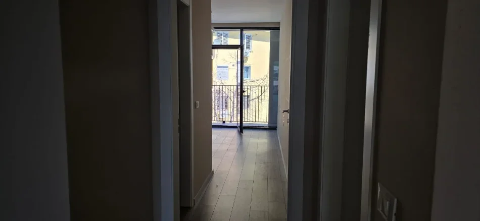 Tirane, jepet me qera ambjent biznesi , 1.500 € (Liqeni Artificial)