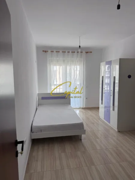Tirane, jepet me qera apartament 2+1 Kati 4, 120 m² 470 € (YZBERISHT)