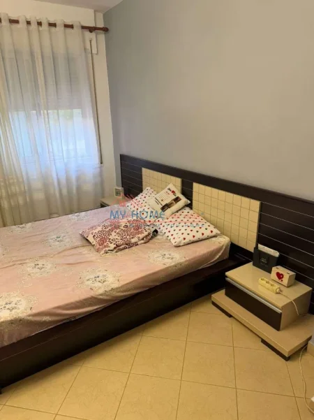 Tirane, jepet me qera apartament 1+1+Ballkon Kati 2, 65 m² 350 € (Rruga Muhamed Deliu)