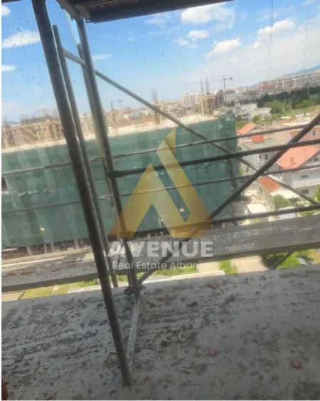 OKAZION! SHITET APARTAMENT 1+1+ VERANDE  , PRANE RRETHIT TE ULLIRIT, KAMEZ