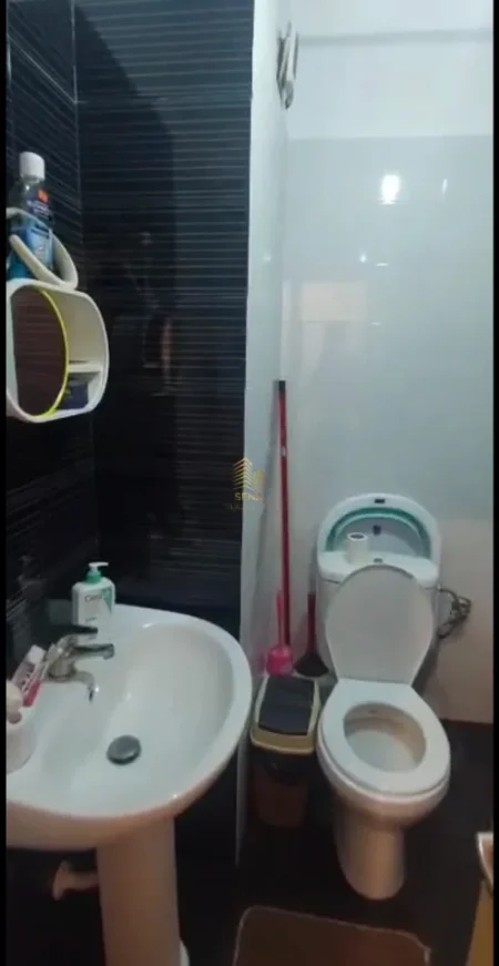 Tirane, jepet me qera apartament 2+1+Ballkon Kati 4, 75 m² 470 €