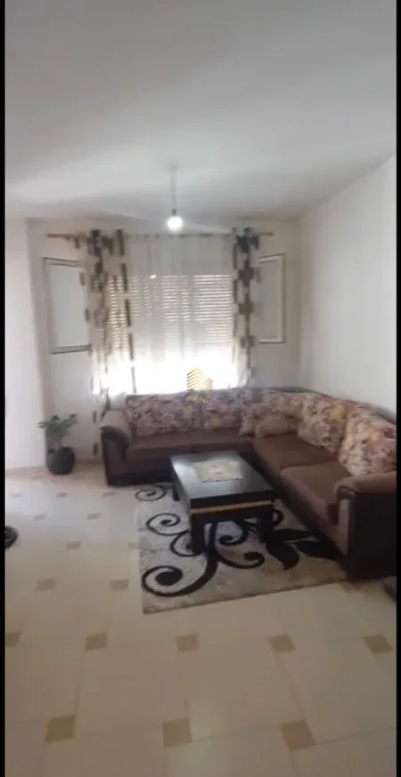 Tirane, jepet me qera apartament 2+1+Ballkon Kati 4, 75 m² 470 €